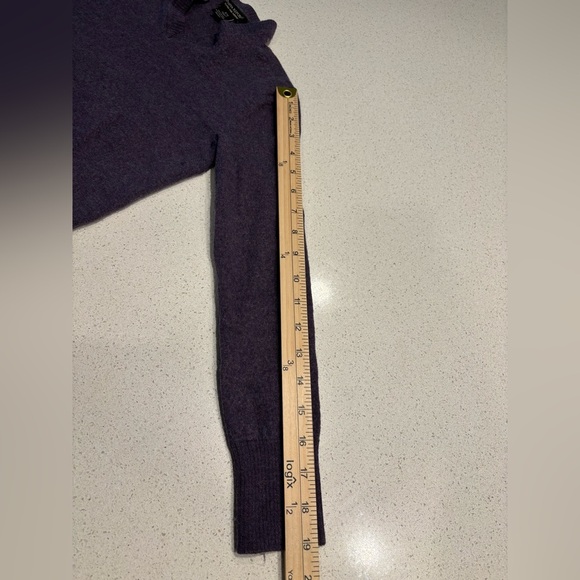 Banana Republic Extra Fine Merino Wool V-Neck Sweater - Picture 10 of 10